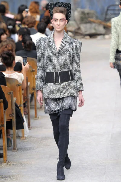 Look 32